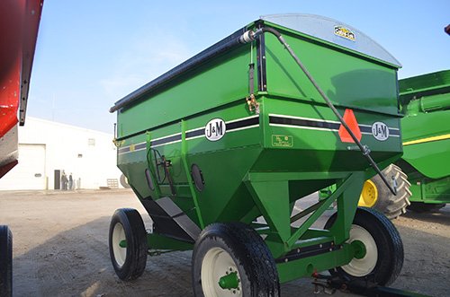 Property photo 4 - JOHN DEERE FARM EQUIPMENT AUCTION
